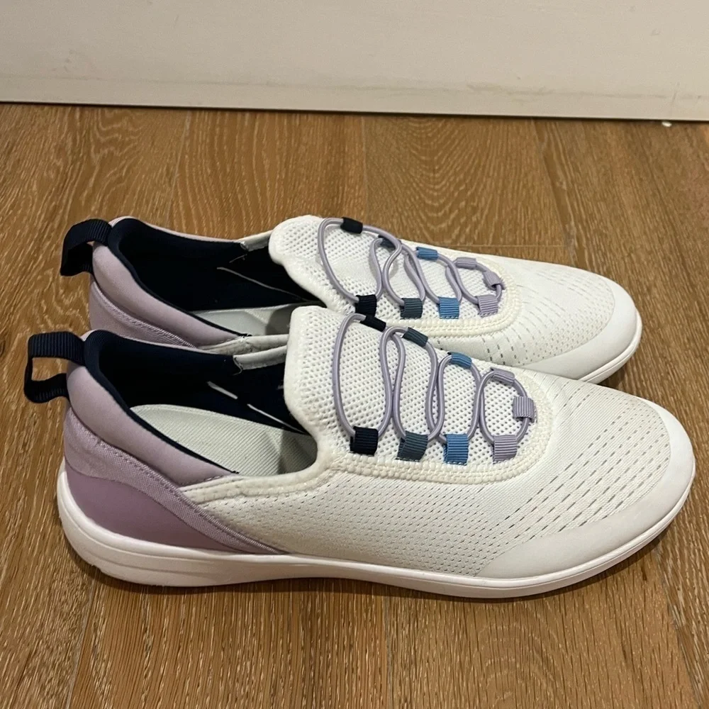 Kelly & Katie Vebony slip on sneakers gently worn